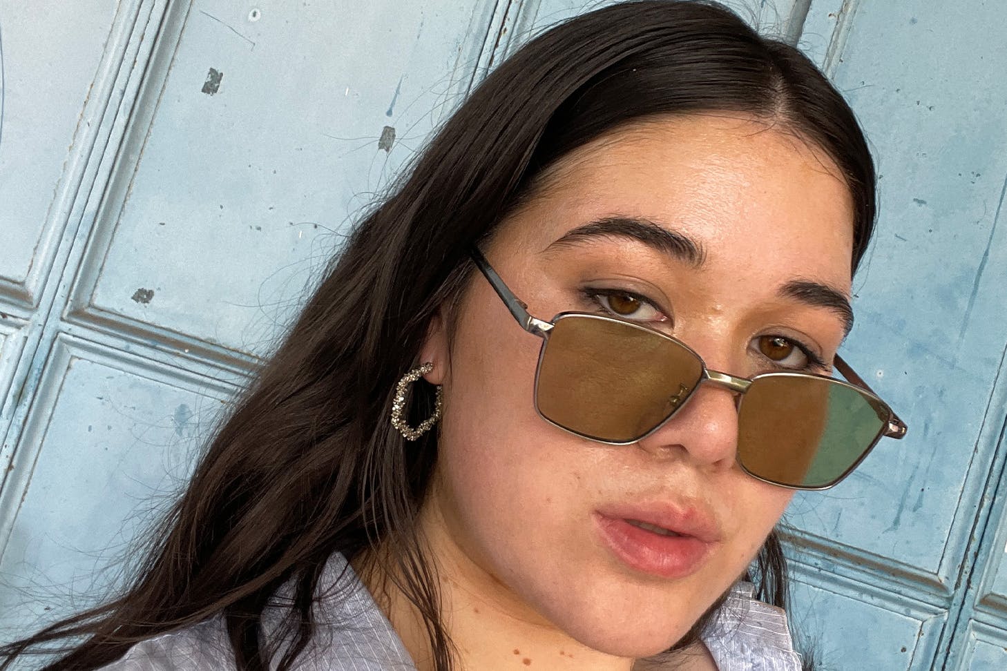 Woman with sunglasses on and anti-dandruff hair.